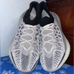 Yeezy 350 v2 CMPCT